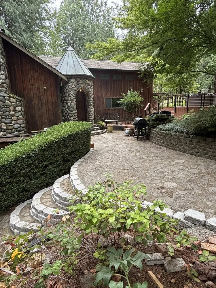 Top-rated lawn mowing service in Enumclaw, WA - Hill Family Homes