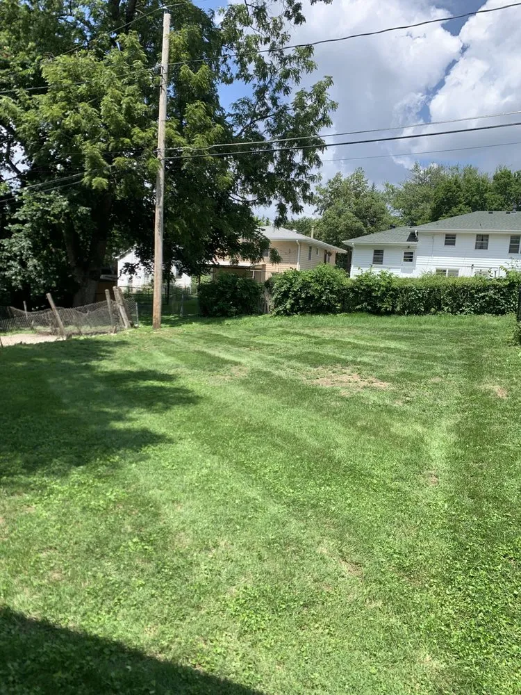 Expert garden landscaping experts serving Omaha, NE - Hill Property Management