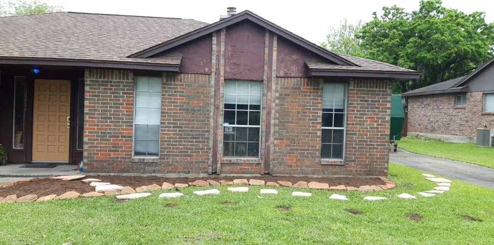 Top-rated lawn mowing service experts serving Clear Lake, TX - Hill Tree Landscape