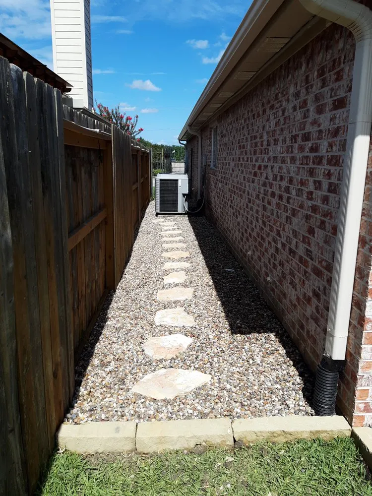 Professional yard maintenance in Clear Lake, TX by Hill Tree Landscape