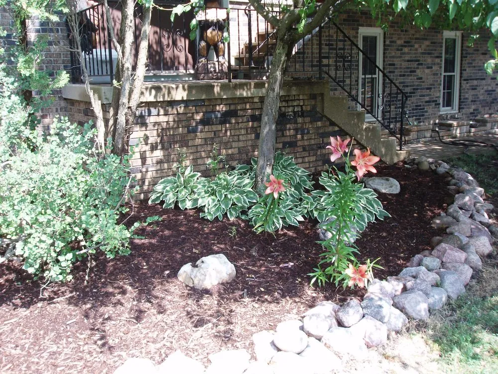 Affordable garden landscaping in Dundee Township, IL - Hills and Dales All Seasons Services