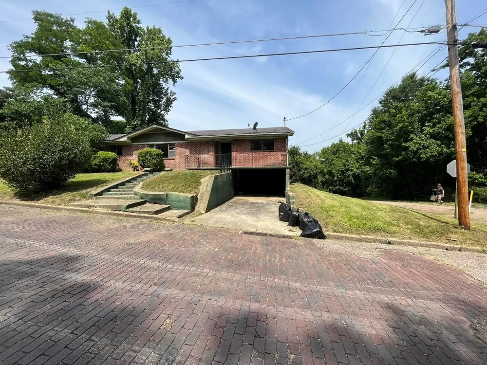 Custom residential landscaping in Vicksburg, MS - Hill’s Custom Services