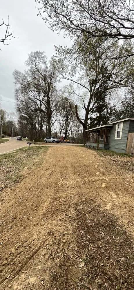 Professional garden landscaping experts serving Vicksburg, MS - Hill’s Custom Services