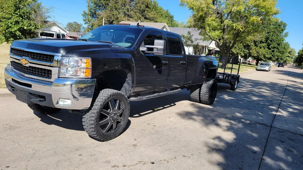 Affordable yard maintenance in Wichita, KS - Hills Lawn Service