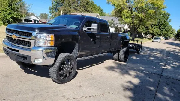 Hills Lawn Service Logo