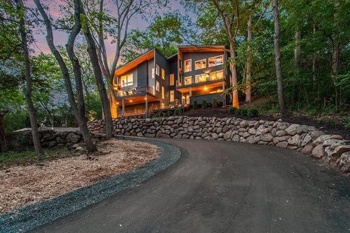 Top-rated yard maintenance in Brooklyn Park, MN - Hillside Design & Landscape