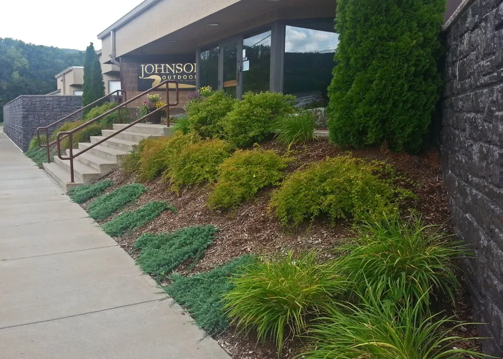 Professional yard maintenance in Endicott, NY - Hillside Garden Landscaping