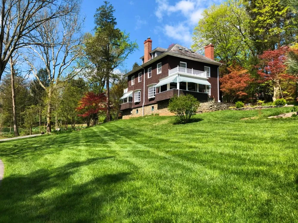 Custom yard cleanup service in Halethorpe, MD - HillSide Lawn Service