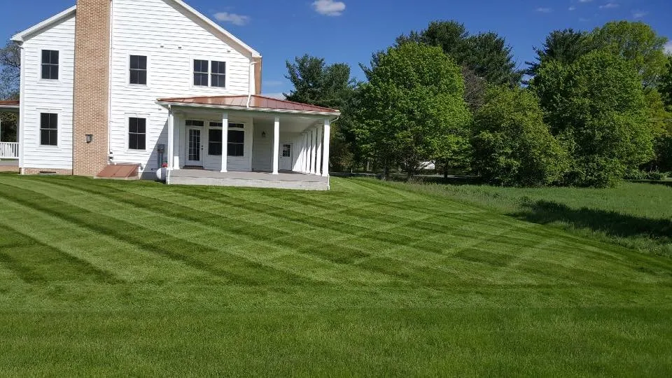 Expert lawn care service in Lewisburg, PA - Hillyard's Landscaping