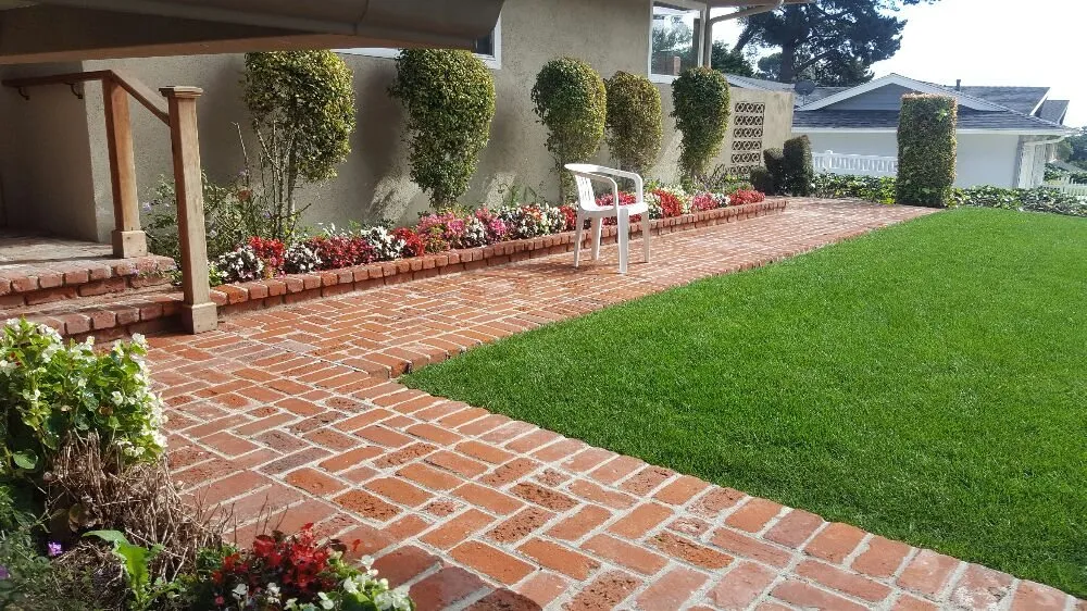 Top-rated lawn care service in Oxnard, CA - Hinojosa Landscaping & Tree Care