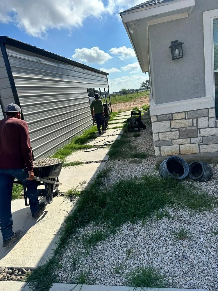 Top-rated lawn care service in San Antonio, TX - Hinojosa Tree and landscaping services