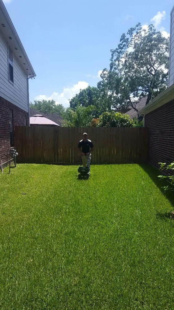 Custom residential landscaping for homes in League City, TX by Hippie Fertilizing