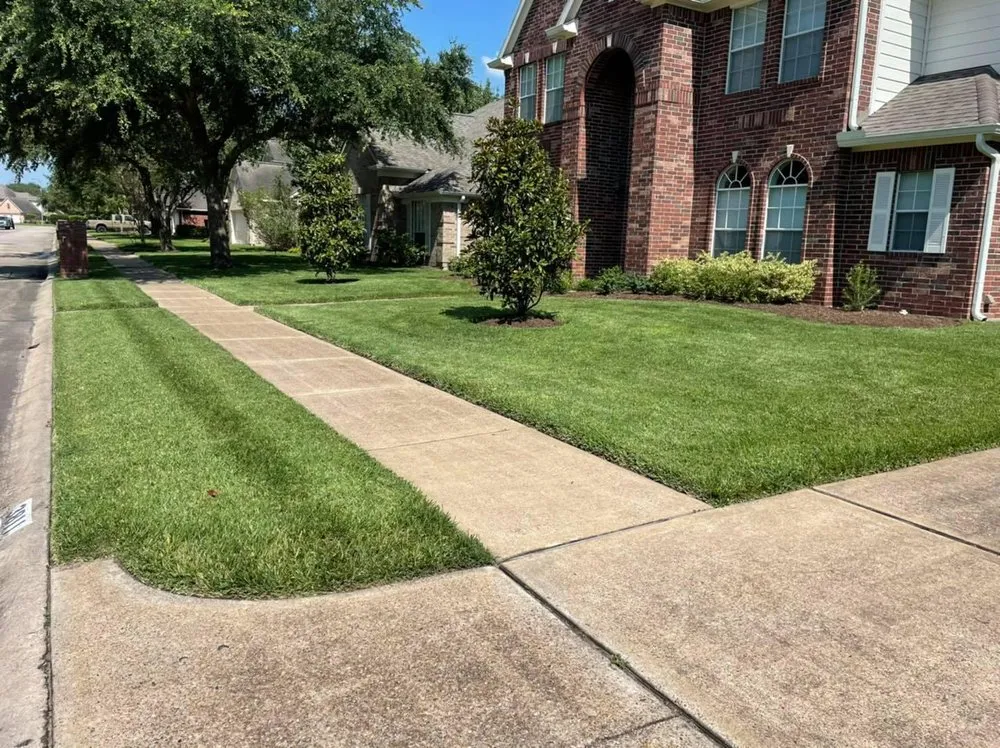 Custom landscape design with custom design in League City, TX by Hippie Fertilizing