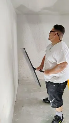 His Handz Construction and Landscaping Logo