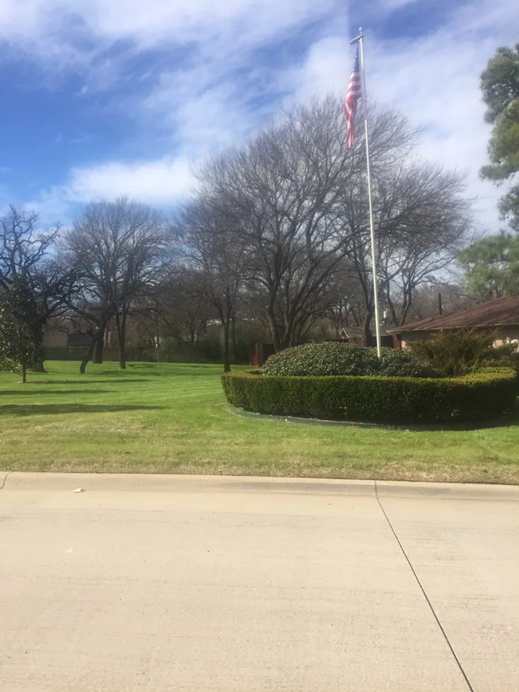 Trusted yard cleanup service experts serving Lake Dallas, TX - Hitchingpost Landscape