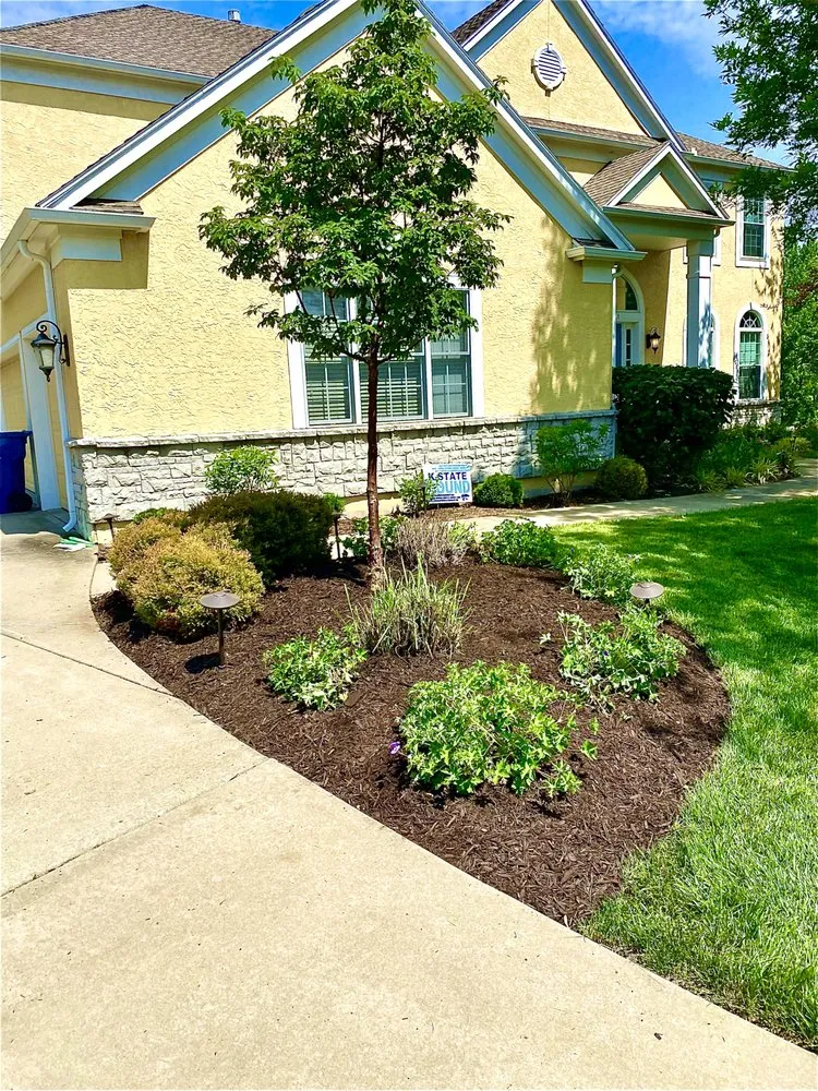 Reliable outdoor landscaping in Lee's Summit, MO by HITE Cultivation