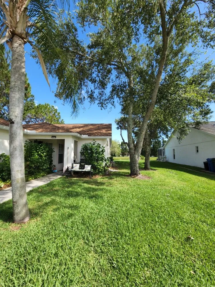 Reliable landscape installation near you in Dade City, FL by Hitts Top quality tree and lawn