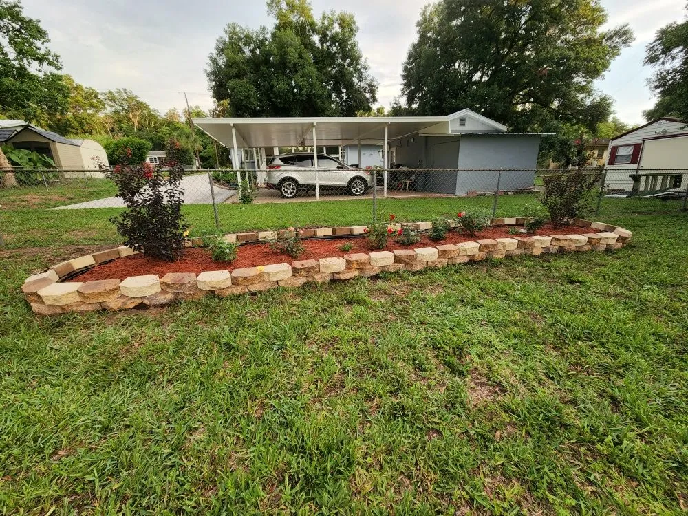 Local outdoor landscaping experts serving Dade City, FL - Hitts Top quality tree and lawn