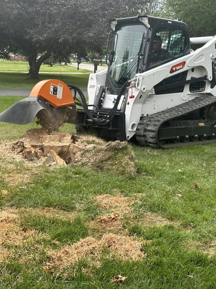 Professional yard maintenance in Bloomington, IN - HIZ Indoor and Outdoor Services