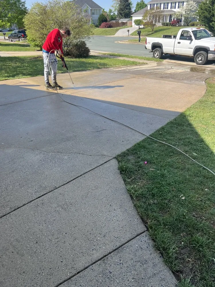 Professional yard cleanup service for year-round maintenance in Front Royal, VA by H&j floors and more