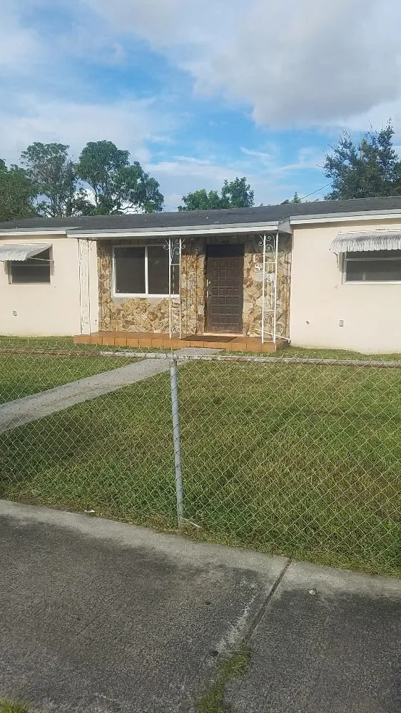 Affordable lawn mowing service in Opa locka, FL by HL Williams Lawn & Maintenance