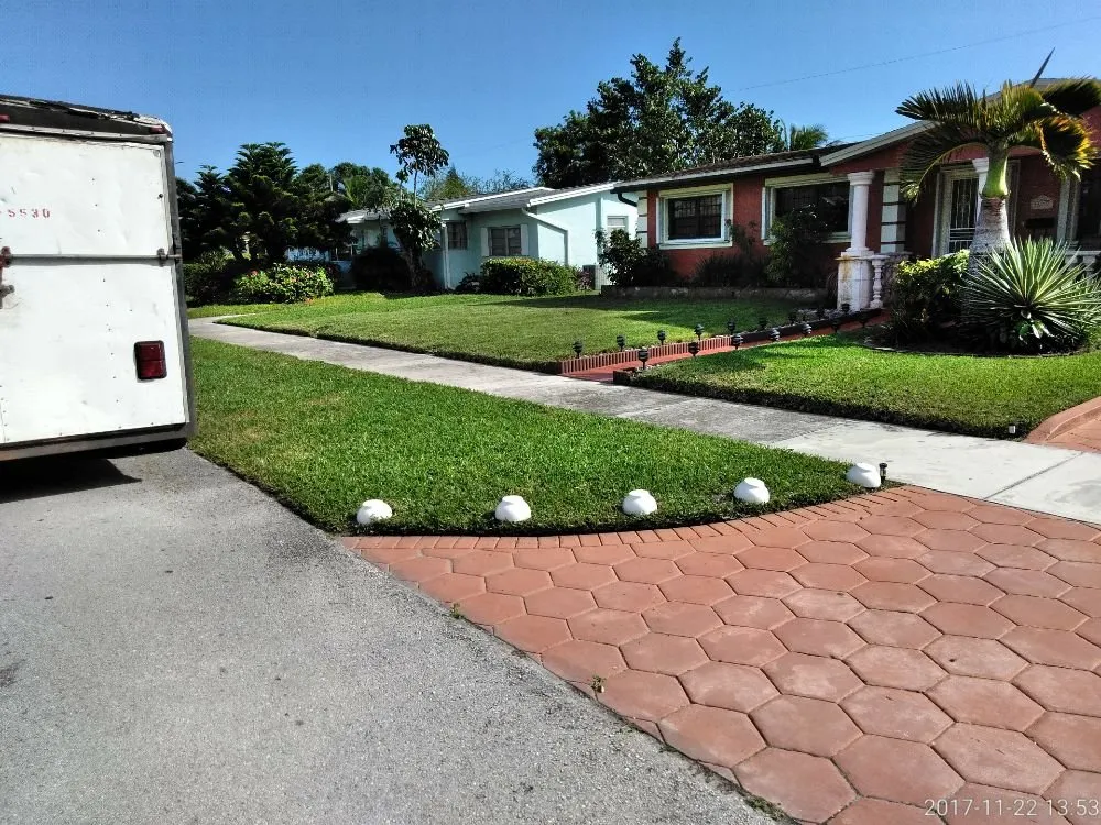 Top-rated lawn mowing service experts serving Opa locka, FL - HL Williams Lawn & Maintenance