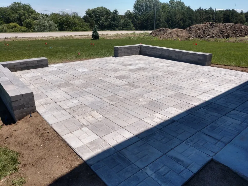 Reliable garden landscaping near you in Bennet, NE by HNR Outdoor Designs