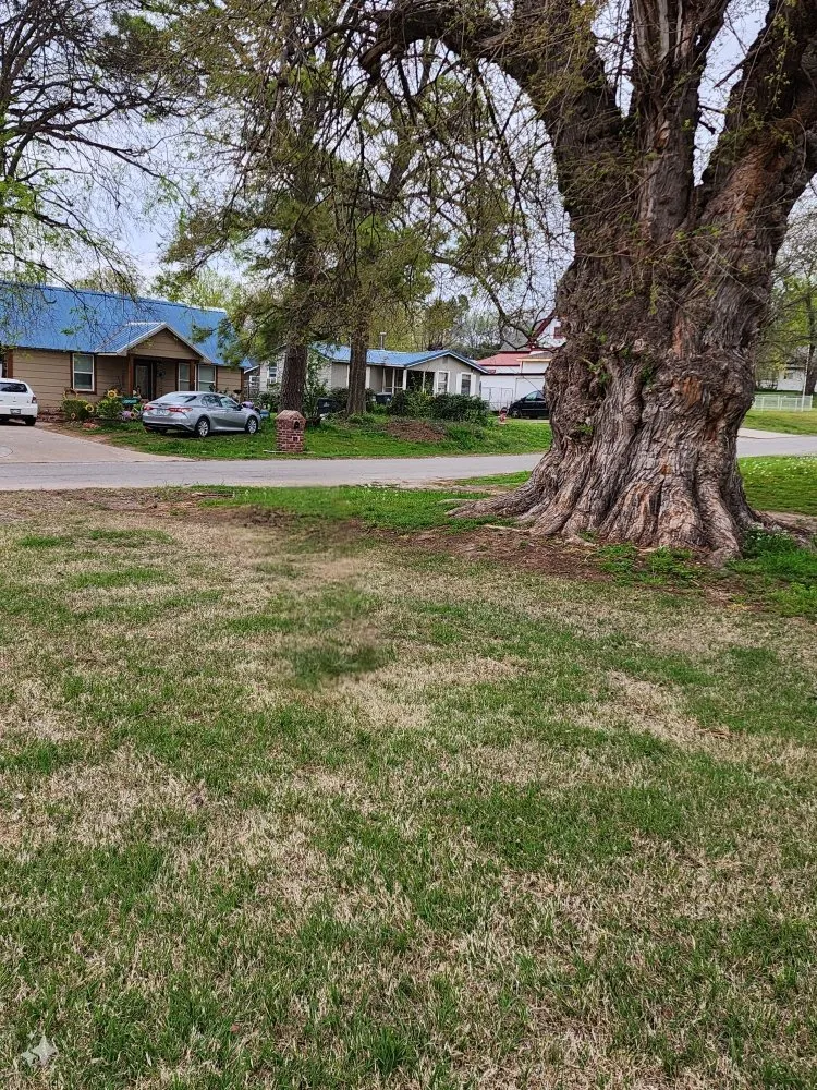 Professional garden landscaping in Lexington, OK by Hodges Landscaping