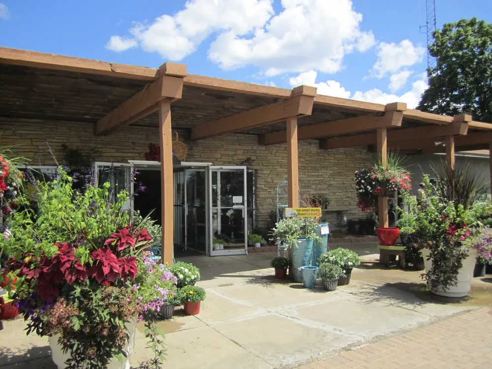 Top-rated landscape design experts serving Peoria, IL - Hoerr Nursery