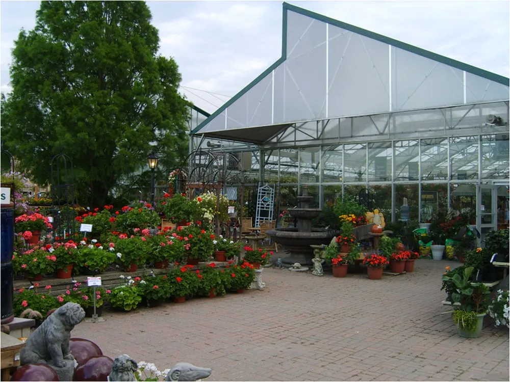 Top-rated landscaping services for beautiful yards in Peoria, IL by Hoerr Nursery
