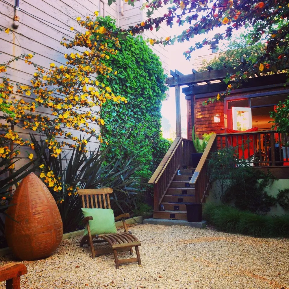 Affordable landscaping services for beautiful yards across Oakland, CA - Hoes and Ditches