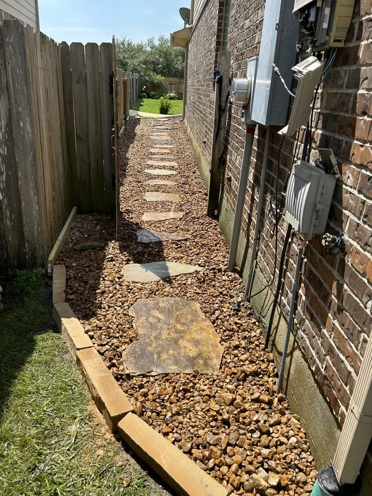 Expert garden landscaping in Kemah, TX by Hoff Landscaping