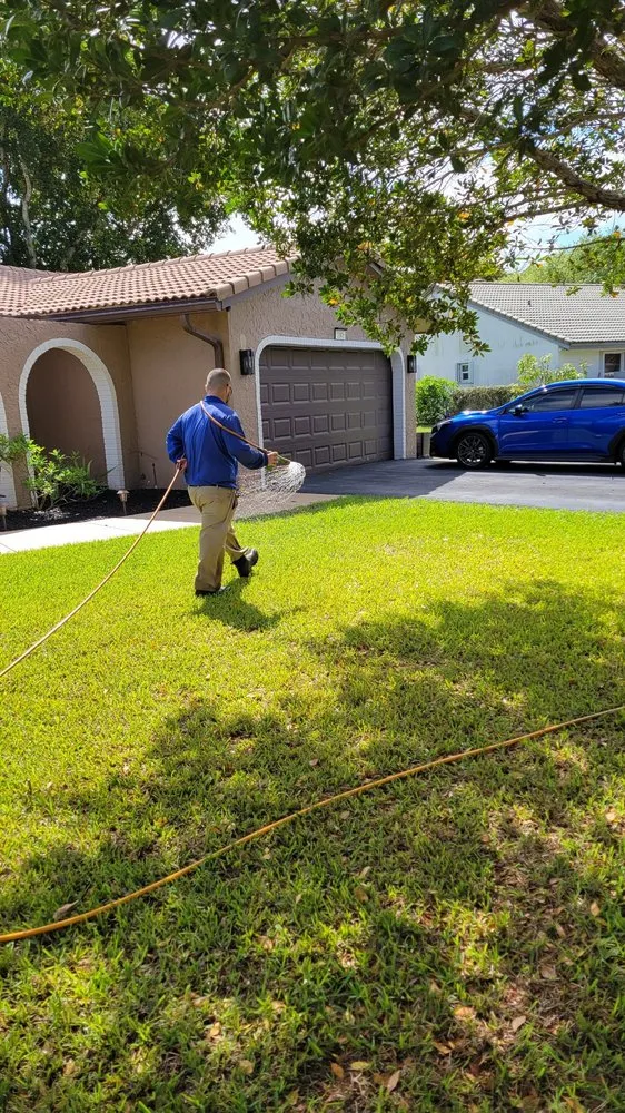 Custom yard cleanup service in Coral Springs, FL by Hoffer Pest Solutions