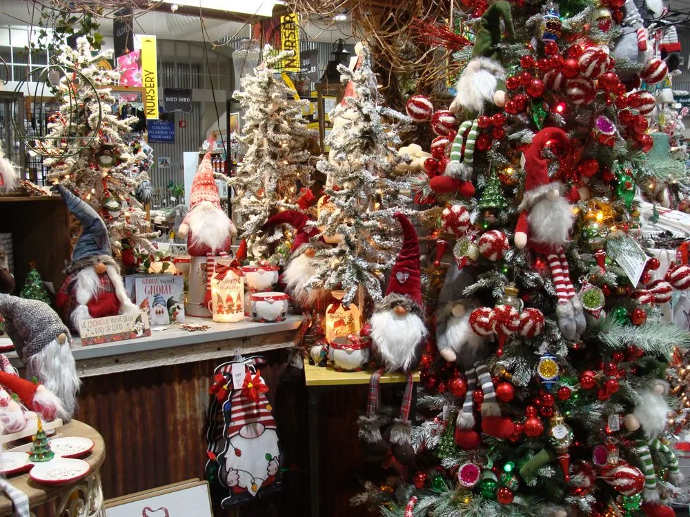 Expert landscaping services experts serving Washington, MO - Hoffmann Hillermann Nursery & Florist