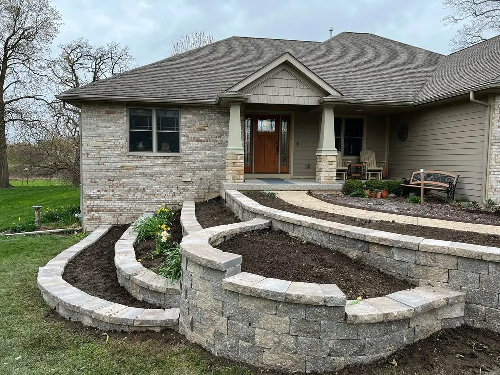 Local yard cleanup service in Rockford, IL by Hofherr's Landscaping