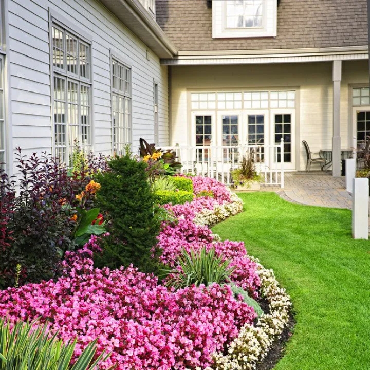 Top-rated landscaping services experts serving Rockford, IL - Hofherr's Landscaping