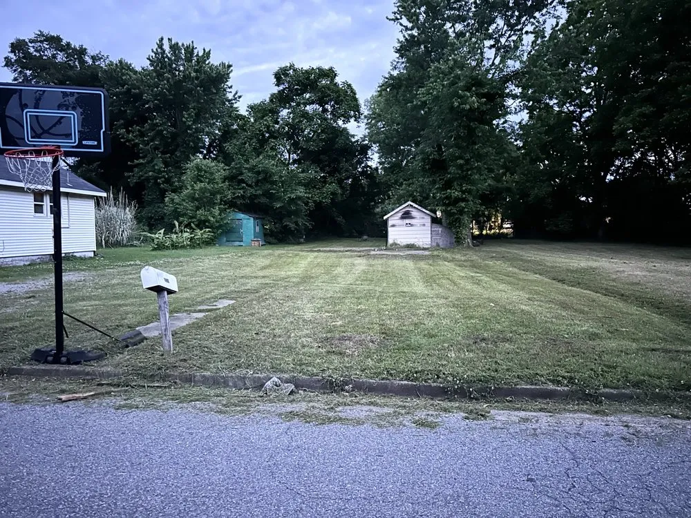 Top-rated garden landscaping in Dyersburg, TN by Hogg lawncare