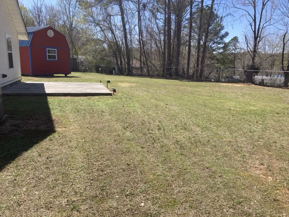 Top-rated garden landscaping for beautiful yards in Dalton, GA by Holcomb’s Services