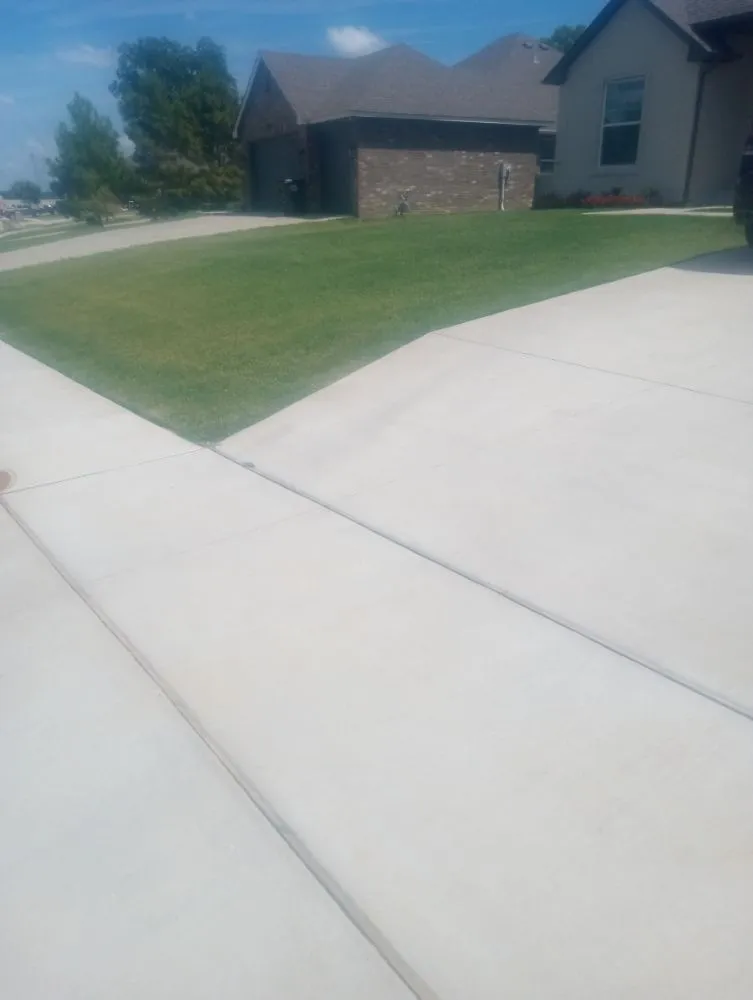 Affordable yard cleanup service experts serving Tulsa, OK - Hole-N-One
