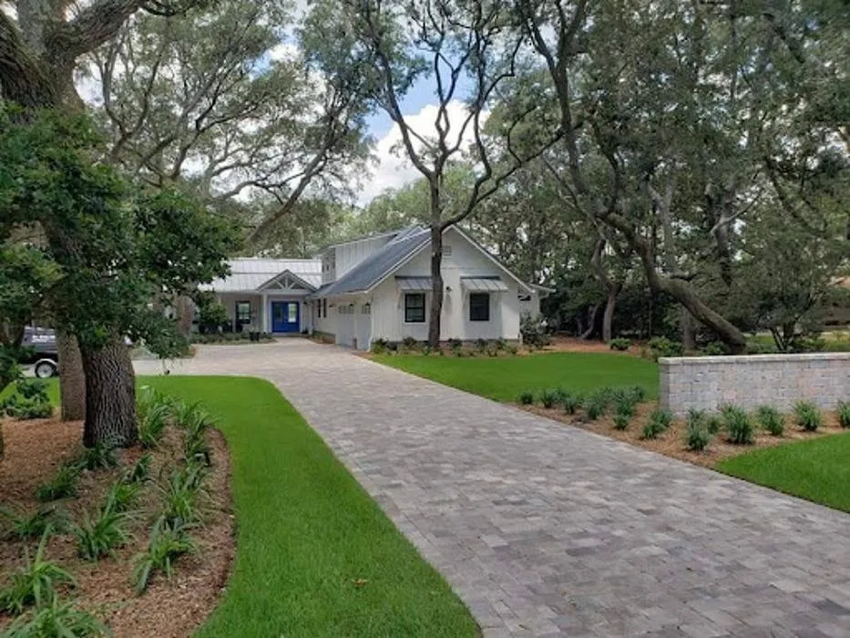 Custom garden landscaping for year-round maintenance across Fort Walton Beach, FL - Hole Nother Level