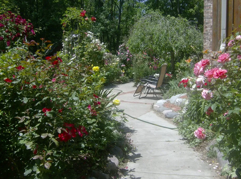 Trusted landscape installation in Milford, MI by Hollens' Landscaping