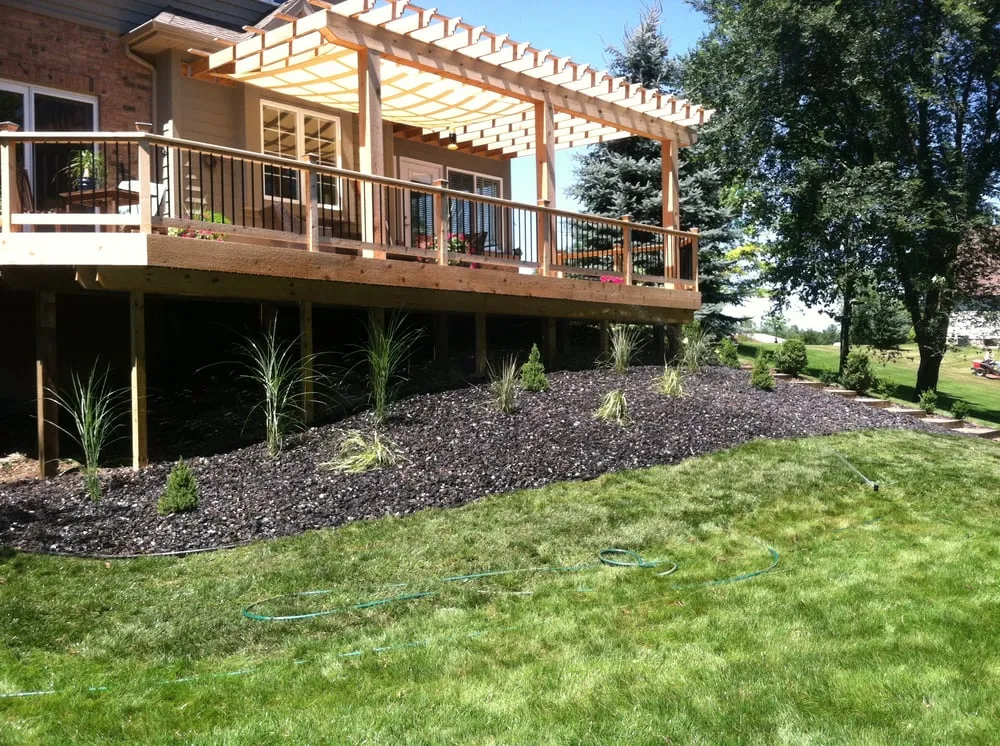 Affordable landscaping services experts serving Milford, MI - Hollens' Landscaping
