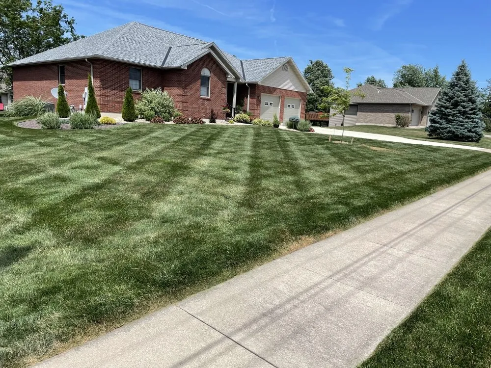 Affordable lawn care service experts serving Quincy, IL - Hollensteiner Lawn Care