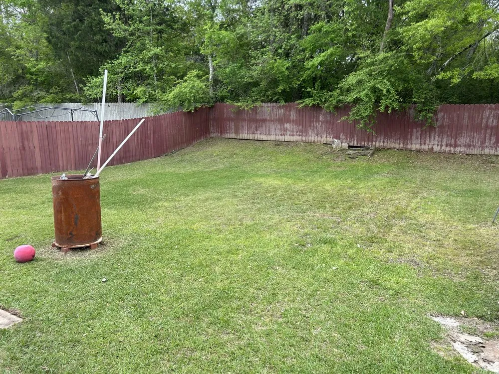 Custom garden landscaping in Jackson, MS by Hollingbird Lawn Cutting Services