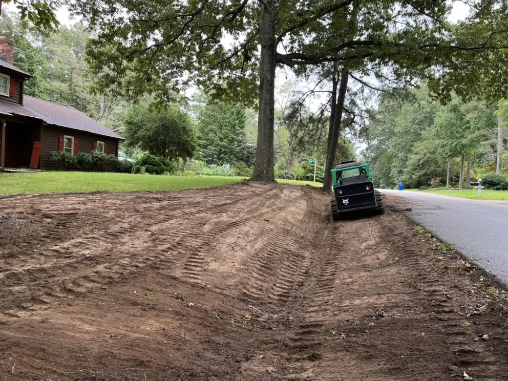 Custom yard maintenance experts serving Hanover, VA - Holloman’s Lawn Service