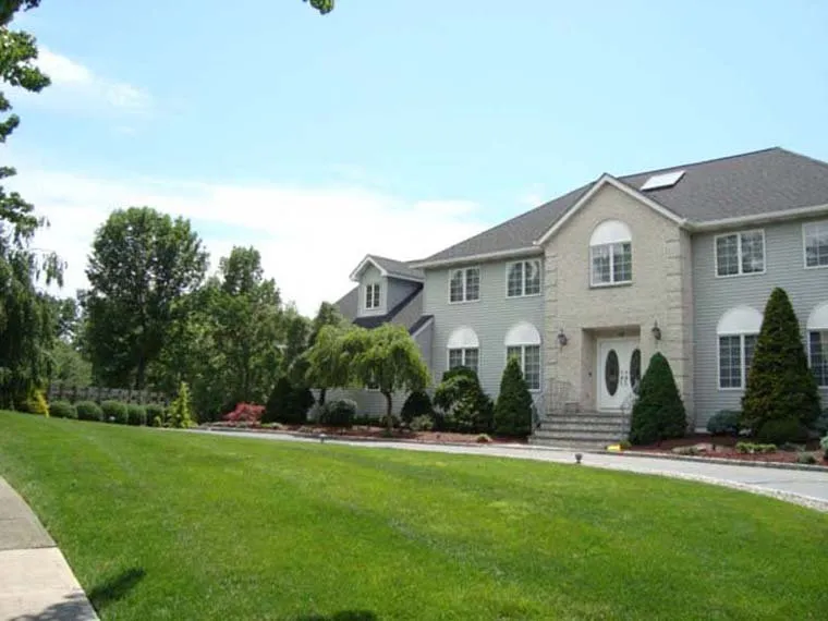 Reliable landscape design experts serving Bloomfield, NJ - Holly Tree Landscaping