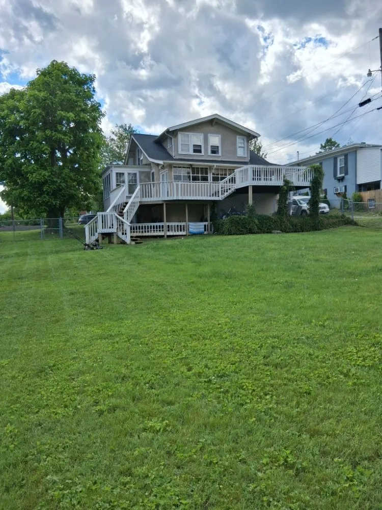 Local landscaping services experts serving Bristol, VA - Holly's Happy House Cleaning