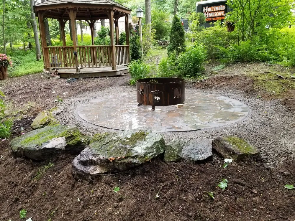 Affordable lawn care service experts serving Saint Marys, PA - Hollywood Hardscape