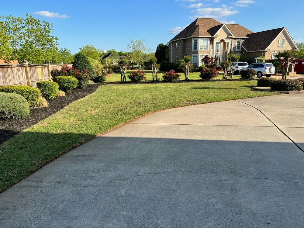 Custom garden landscaping in Warner Robins, GA by Hollywood Landscaping