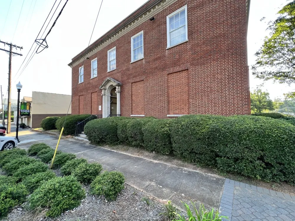 Custom lawn mowing service in Warner Robins, GA - Hollywood Landscaping